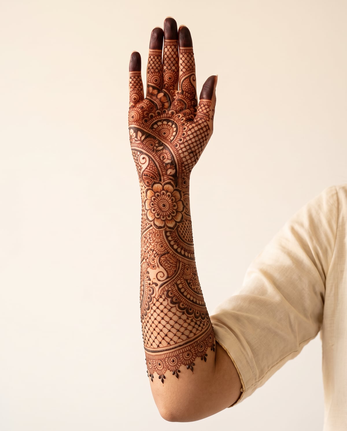 Elbow length Mehandi